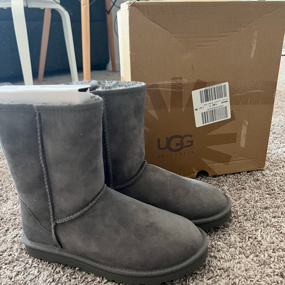 Ugg Classic Short Grey